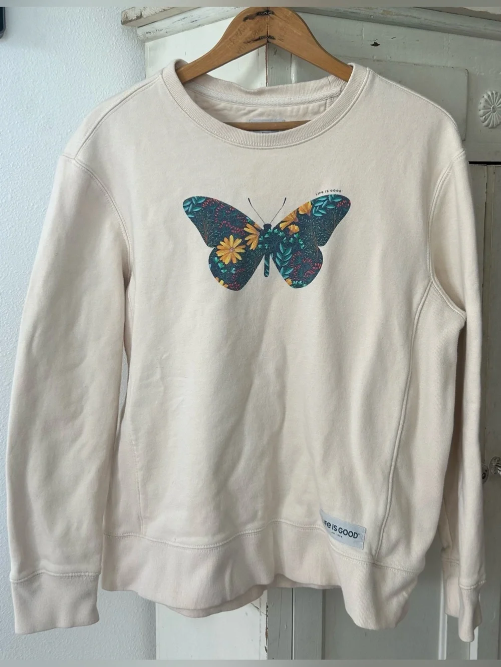 Life Is Good | Women’s Cream Crewneck Floral Butterfly Print Sweatshirt Size M